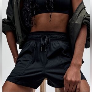 lululemon Studio High Rise short 3.5” inseam